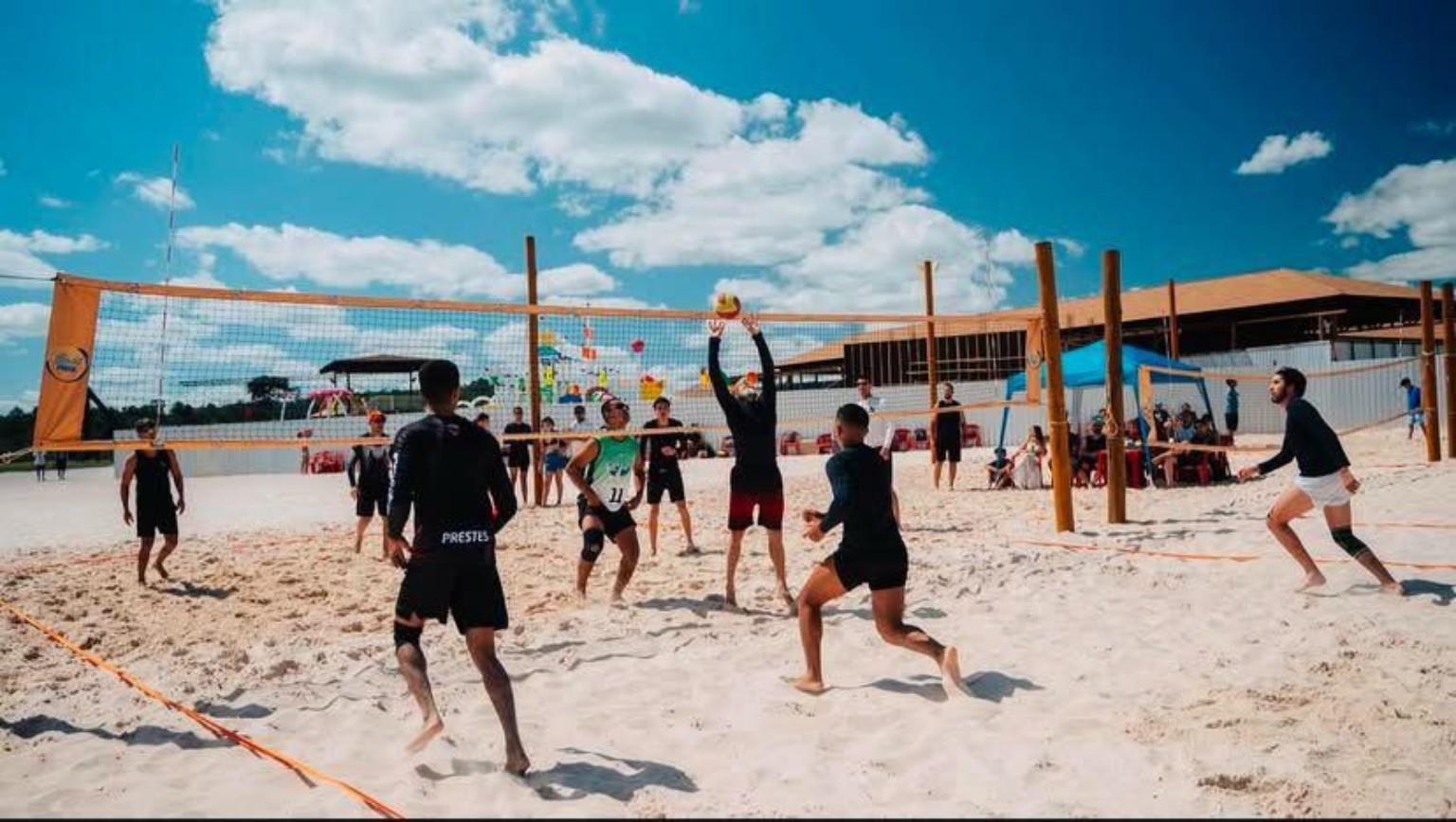 Partida de vôlei de praia no Bali Park